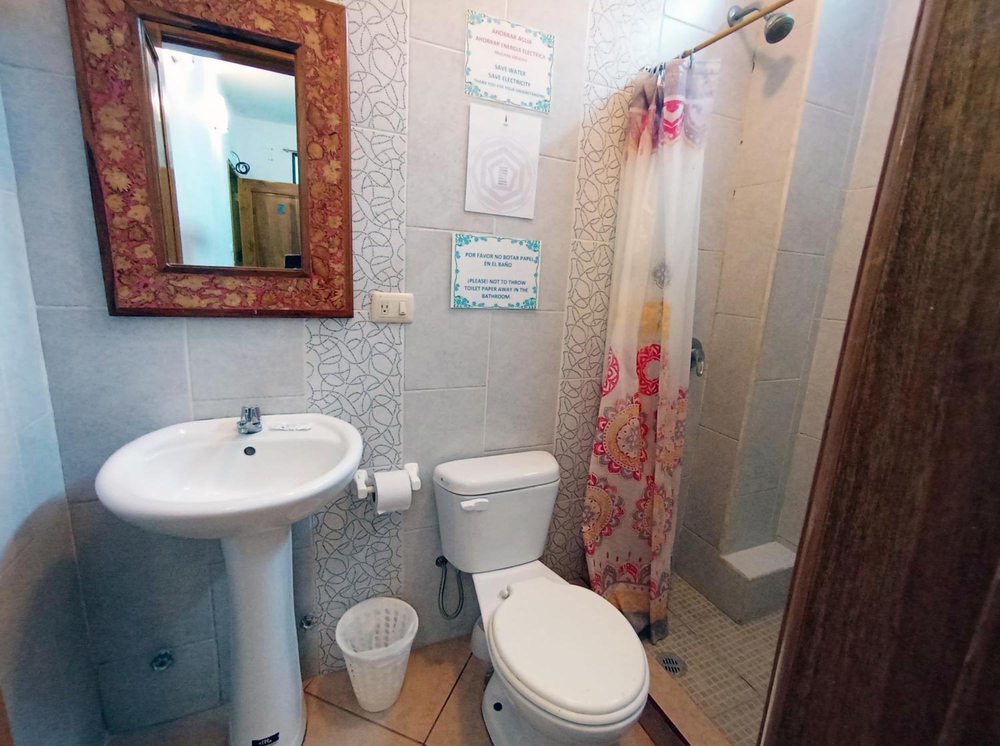 Hostal Yaku Montañita Buitenkant foto