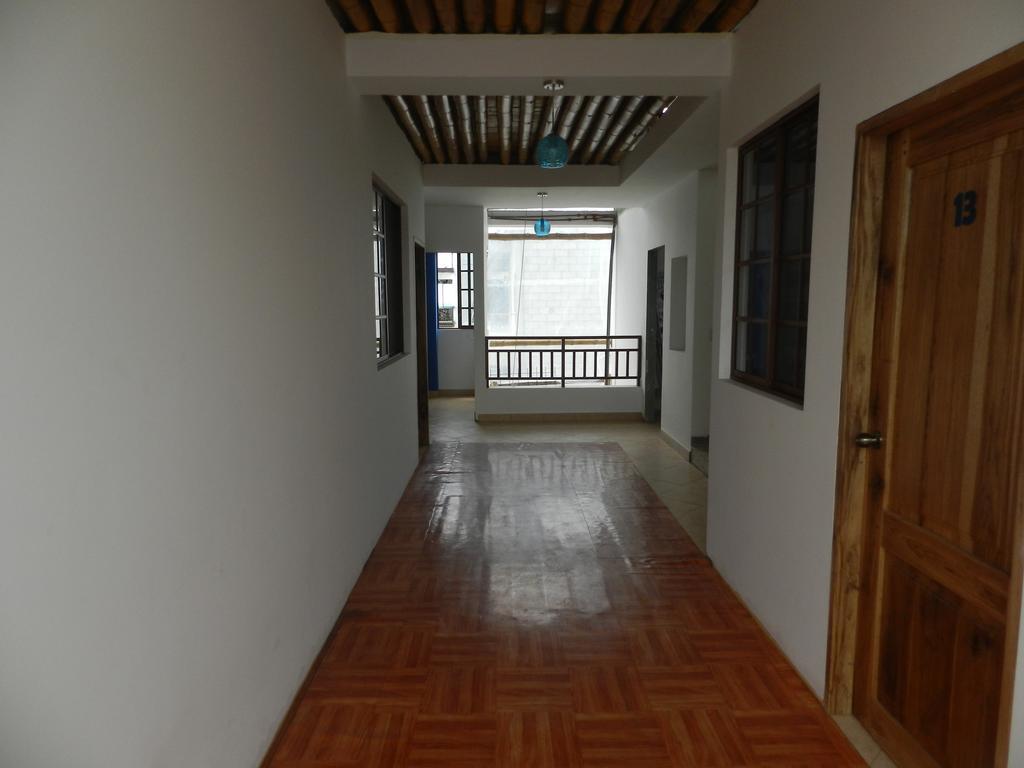 Hostal Yaku Montañita Buitenkant foto