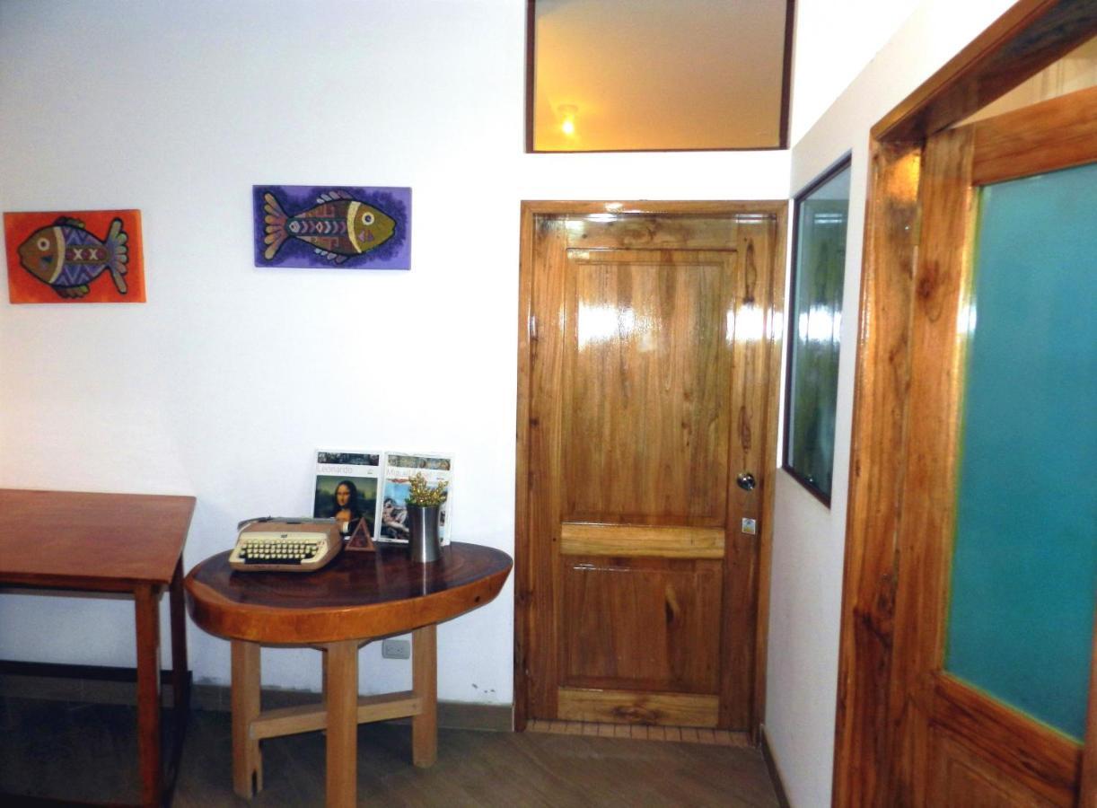 Hostal Yaku Montañita Buitenkant foto